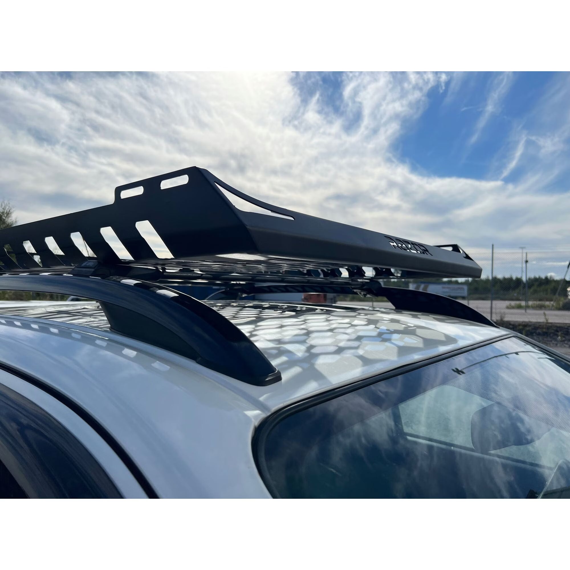 Takkorg Razor – Svartlackerad – För pickup & SUV – Fästen för LED-ramp